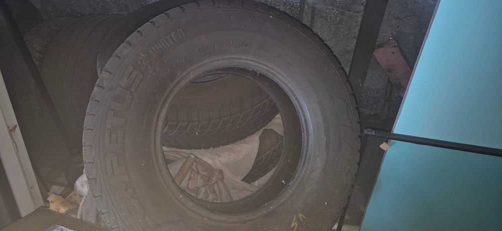 Продавам гуми втора употреба, 4 бр. 235/75/15.