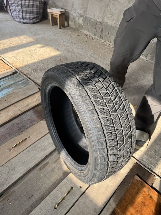 Продам Зимние шины 235/45r18