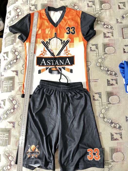 Продам форму ХК Астана. 5-7 лет. Игровые джерси,форма для сухой,гамаши