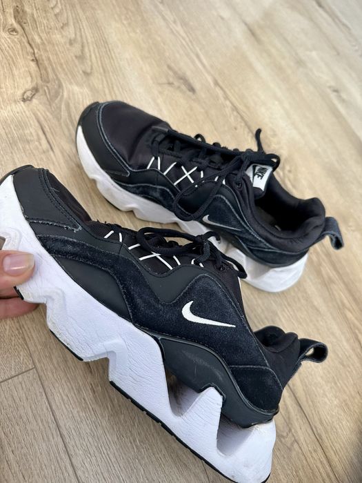 Дамски маратонки Nike