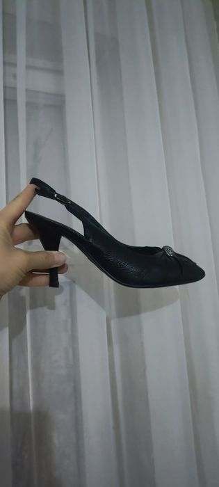 Продам босоножки