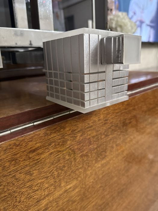 Продам люстру в отличном состоянии