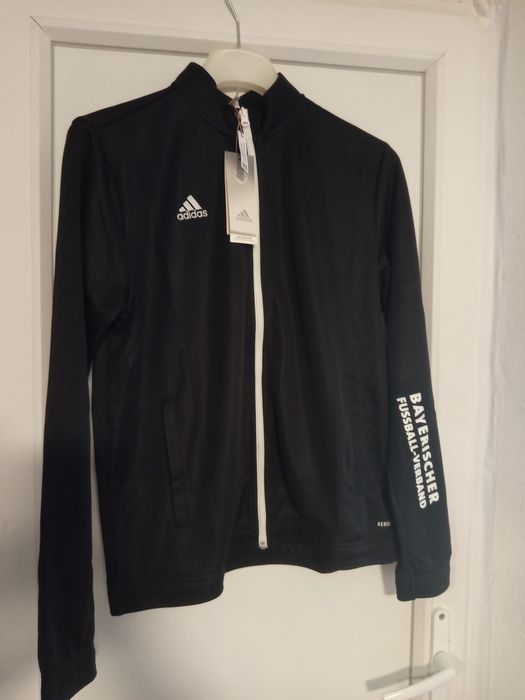 Bluze Adidas noi cu etichetă.