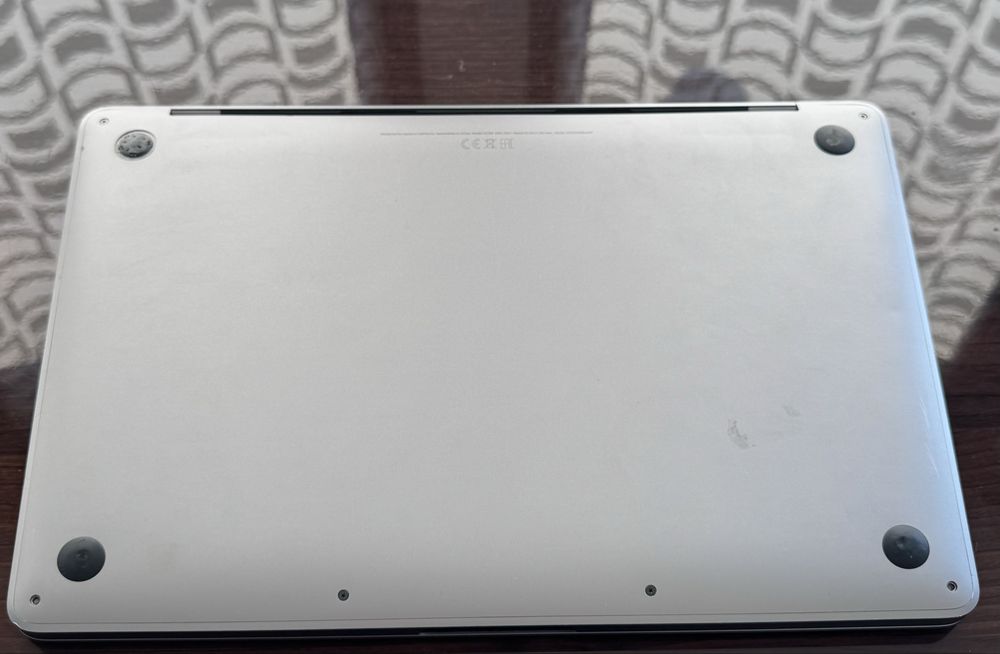 Stricat- Apple MacBook Pro 13” 2019