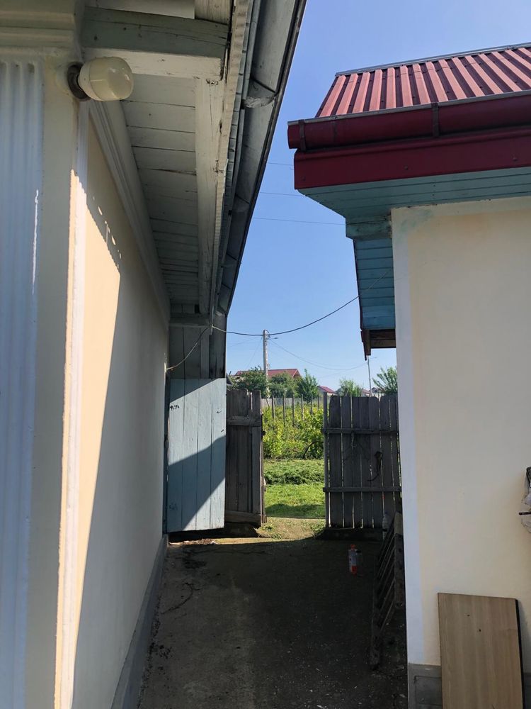 Vand Casa + anexa , teren 3000mp intravilan, curent,apa,canalizare