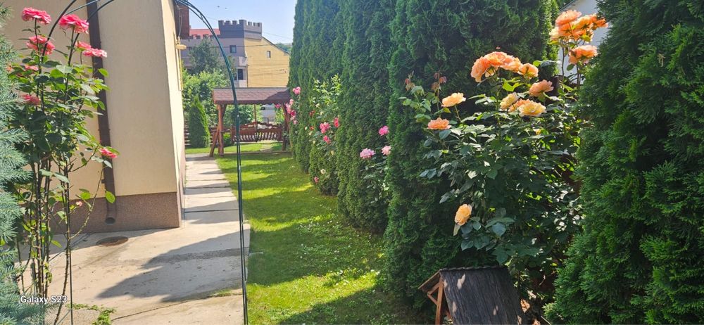 Casă și teren de vânzare în orașul Hârlău