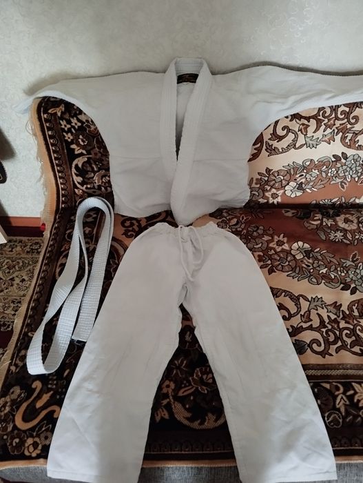 Продам кимано в хорошем состоянии.