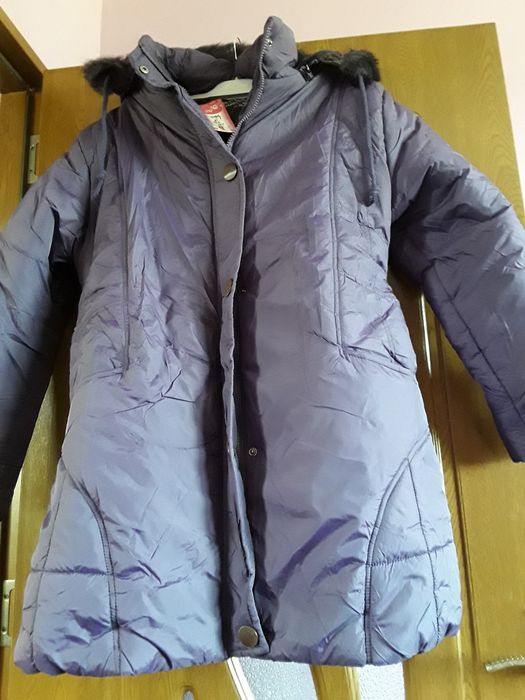 Vând Geacă Damă cu Glugă si Blăniță Mărimea XL  Nouă