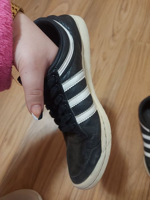 Adidasi de piele marca adidas