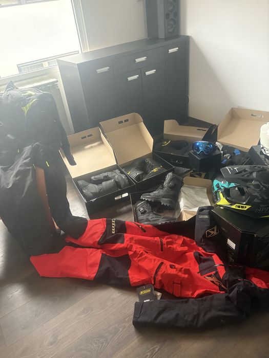 Combinezoane  si bocanci  snowmobil Klim si 509