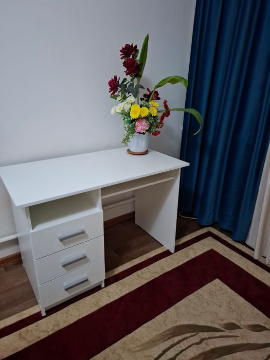 Продаю стол для компьютера новый