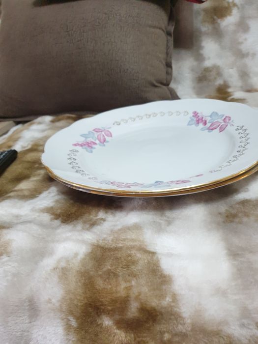 Продаю два блюда и ляганы.