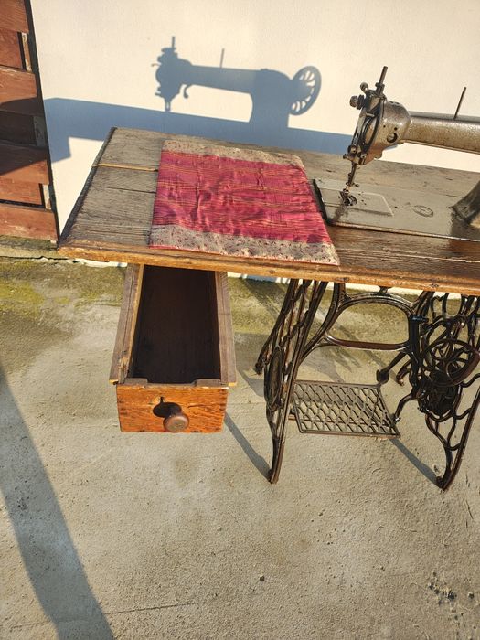 Mașina de cusut Jones manufacturing machine