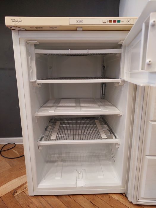 Фризер Whirlpool AFB409