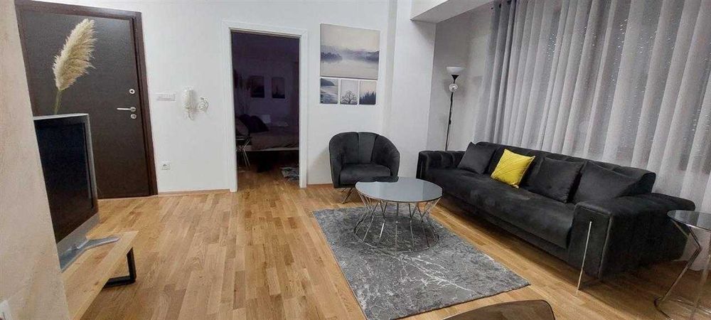 Дава се под наем Двустаен апартамент в Пловдив, Гагарин - 56 кв.м за 224.4 € - Снимка #2