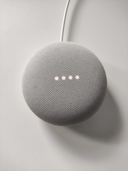 Box Inteligenta/Smart Google Nest Mini + Bec RGB Smart Ledvance