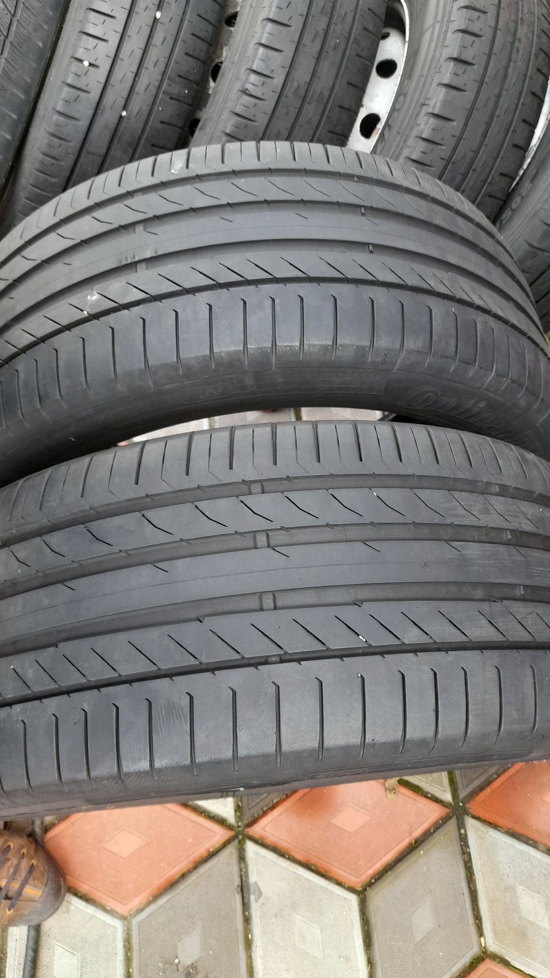 Vand 2 anvelope de vara 265 45 r20 CONTINENTAL foarte bune