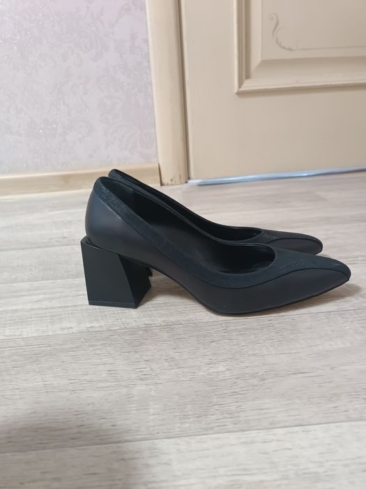Продам туфли новые