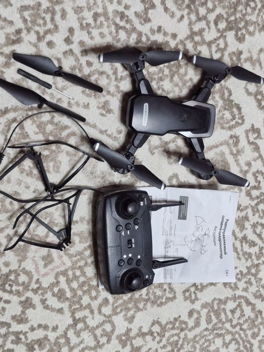 Квадрокоптер Mobicaro Buzzard нa радиоуправлении MFY-10.