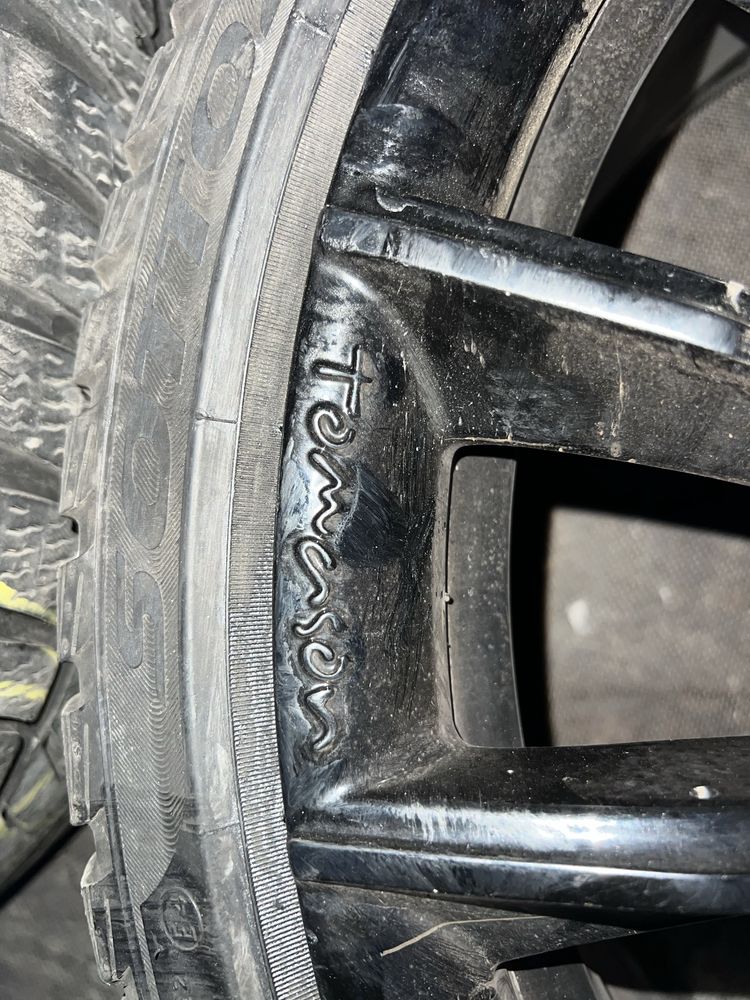 Продавам джанти с гуми за Tesla 3, 235/35/20