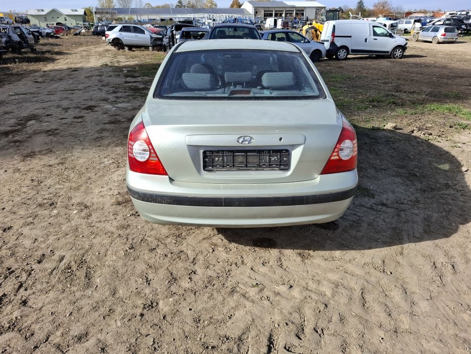 Dezmembrez Hyundai Elantra 1.6i /bara fata hyundai elantra/faruri elan