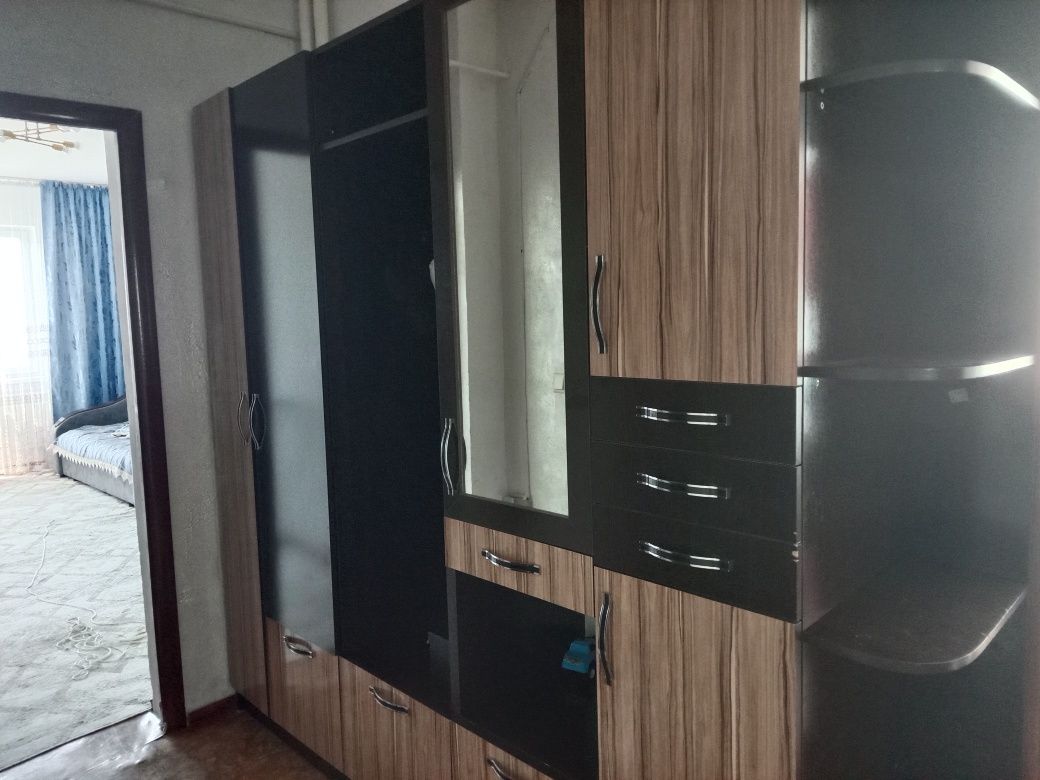 Продается б/у прихожая, цена договорная
