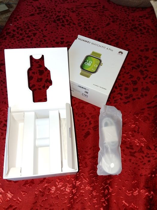 Продам срочно смарт часы хуавей 4