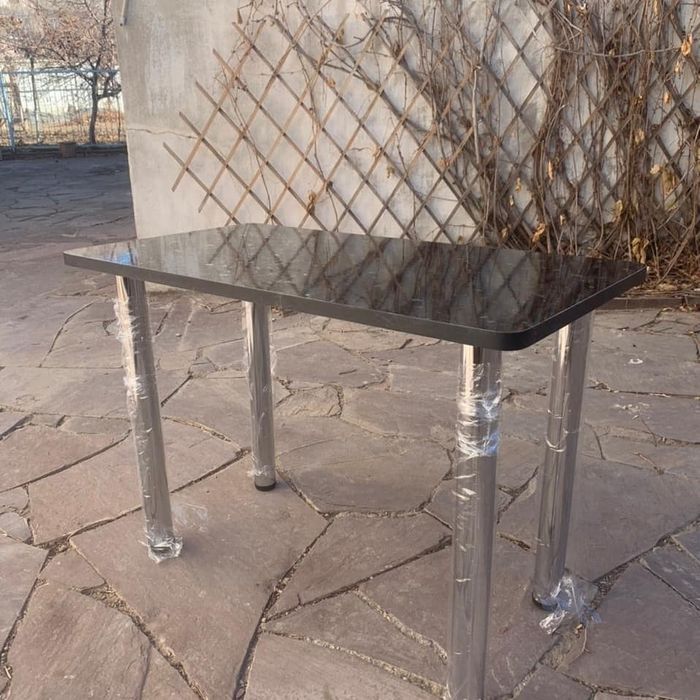 Продам новые кухонные столы