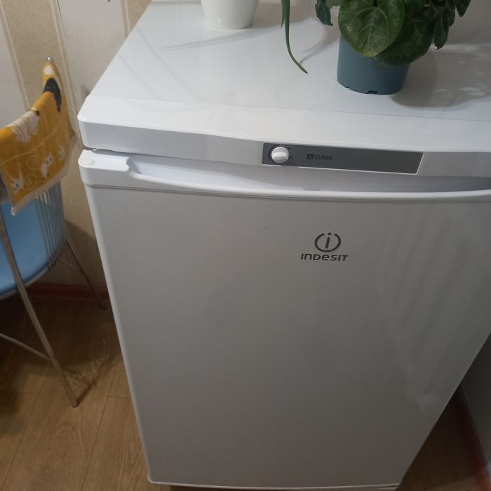 Продам Морозильник, марки Индезит, белого цвета, цена 100 000 тенге