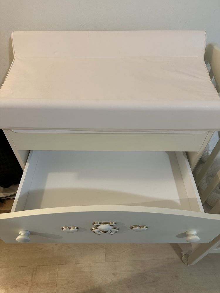 Set Mobilier bebelusi Erbesi: pat, comoda, saltea, set protectie