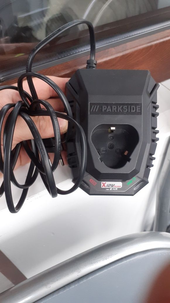 Vând incarcator acumulatori Parkside 12V și 20V