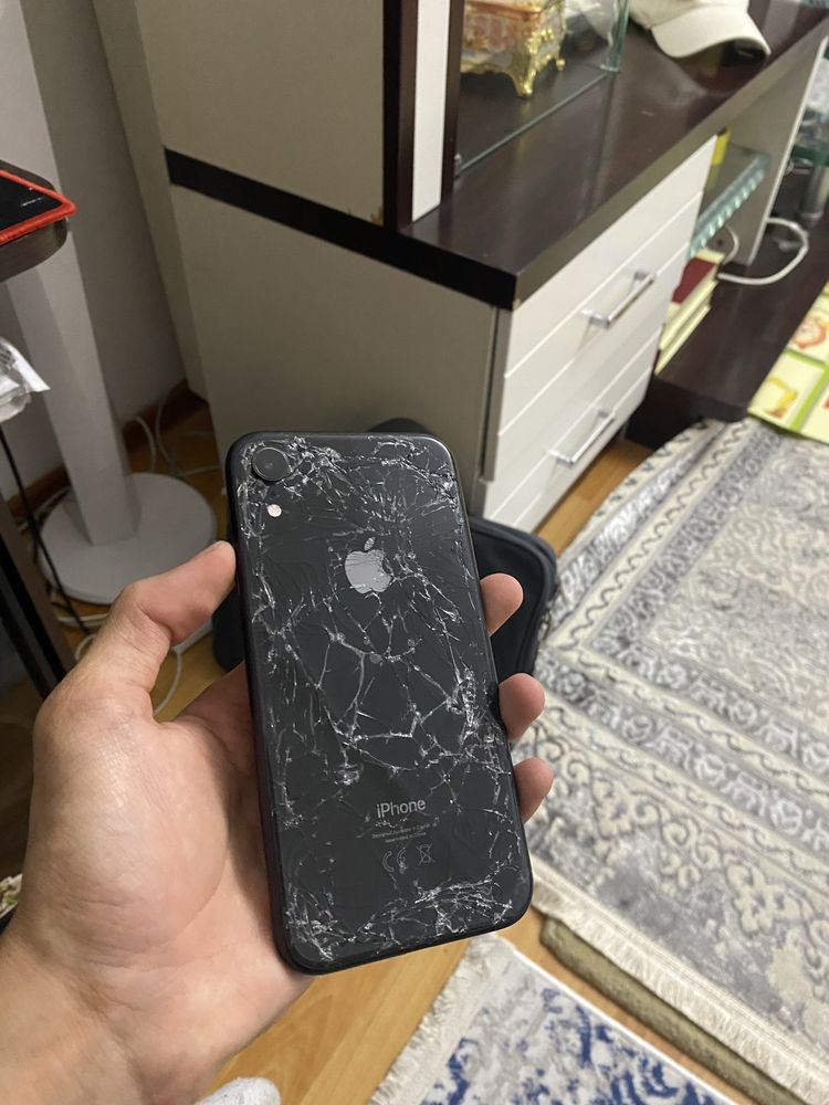 Продам IPhone XR 64 гб