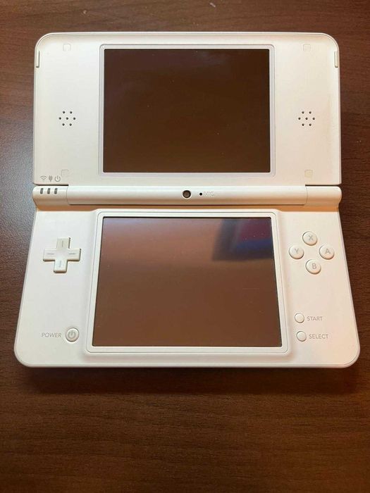 Nintendo DSi XL modat