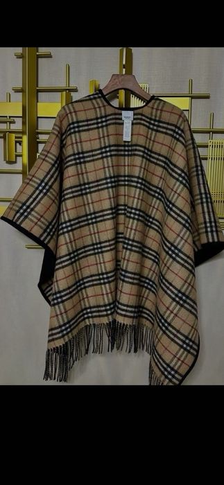 Poncho Burberry model 2026-iarnă