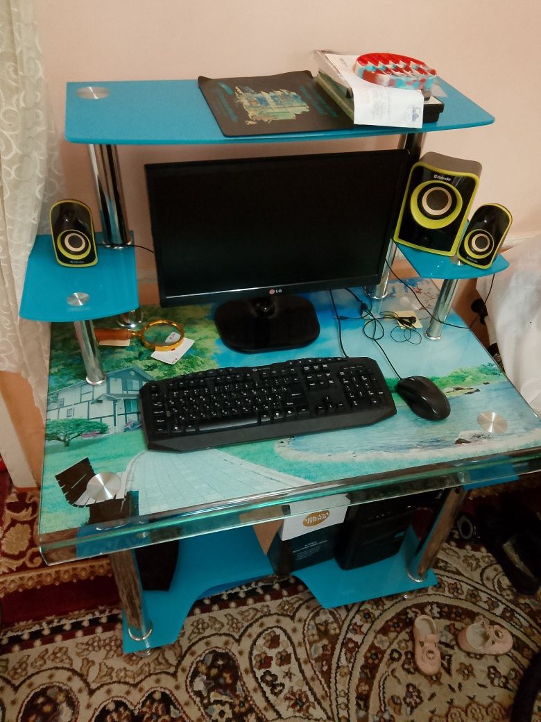 Компютер игровой и офисный подставка колонка есть комплект