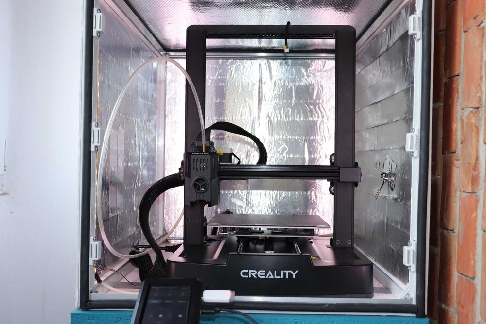 Imprimanta 3d Creality Ender 3 v3 KE cu cutie inchisa, Incalzita