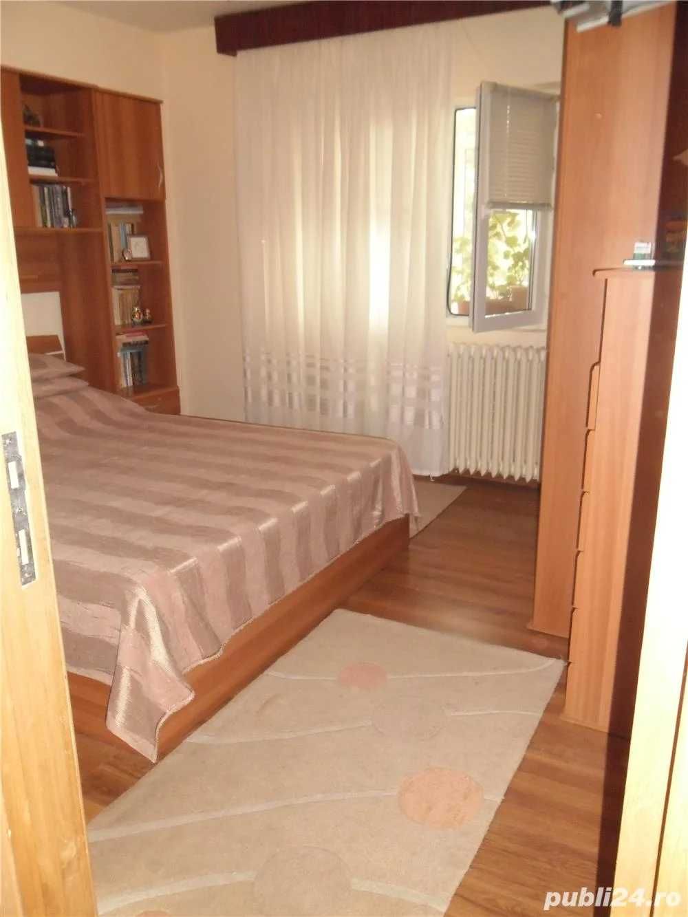 Vand apartament cu 3 camere decomandat