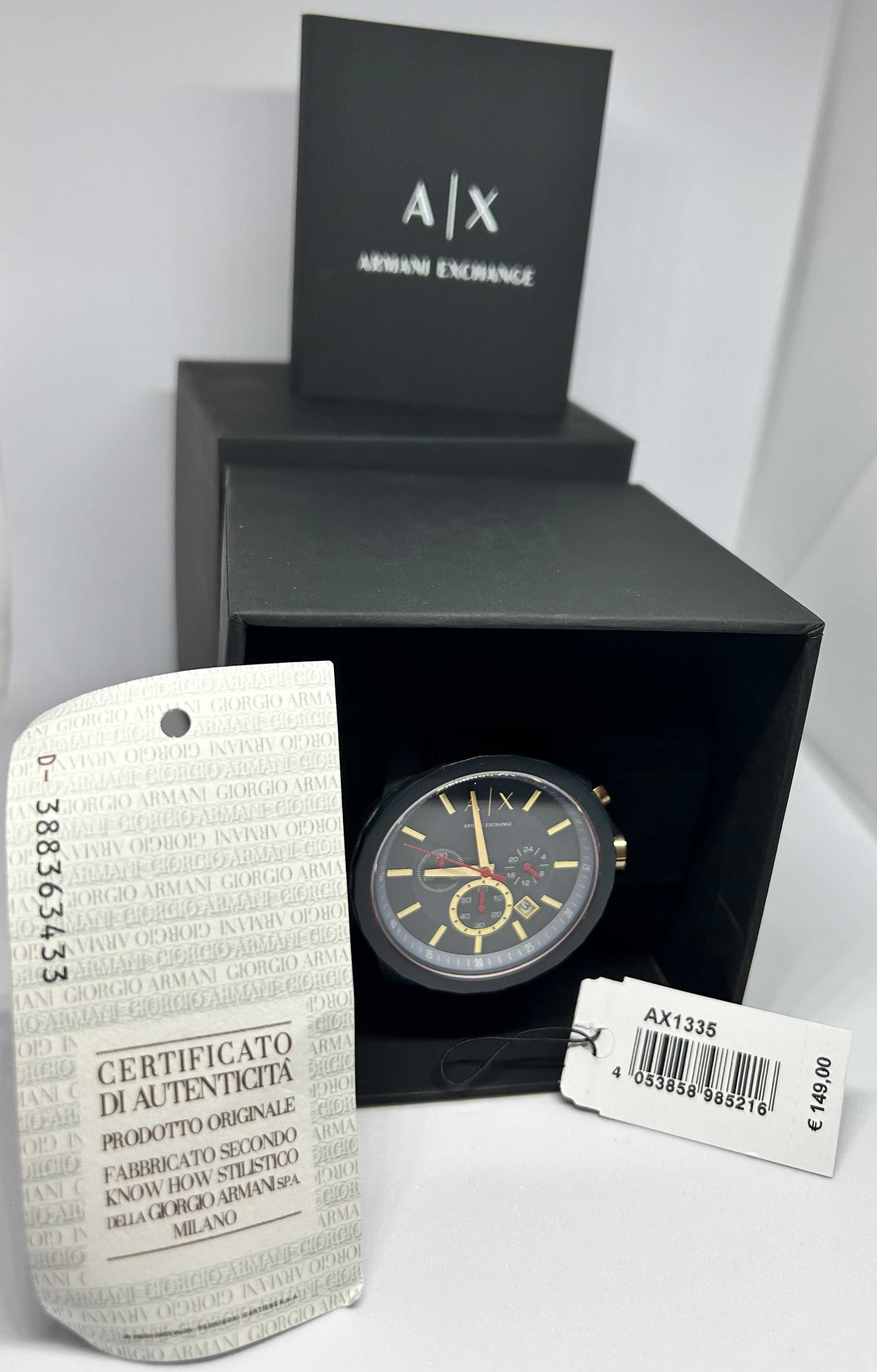 Ceas cronograf Armani Exchange cu o curea de silicon