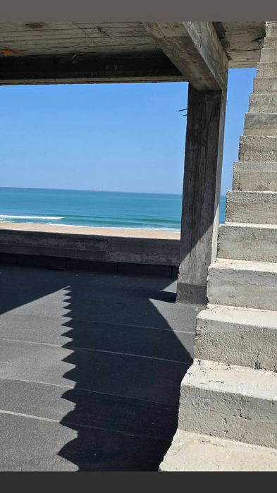 Cădire unicat cu vedere frontal la mare