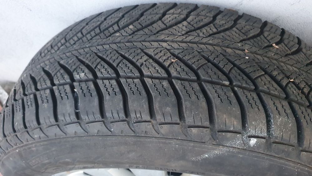 Vând roți jante aliaj bmw 205 60 16