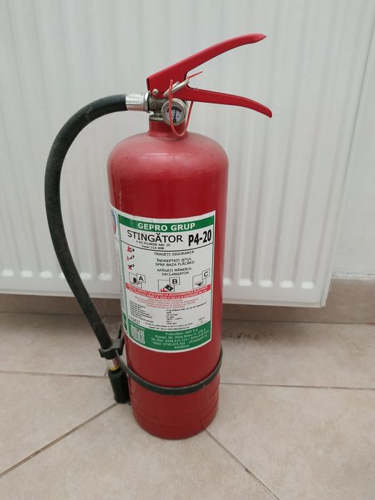 Stingator cu pulbere, portabil, 4 kg, model P4-20, instinctor pulbere
