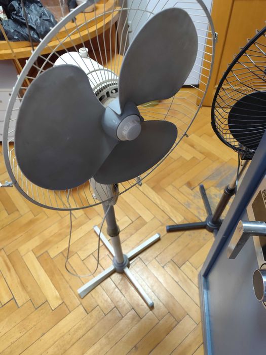 Продавам три броя вентилатори