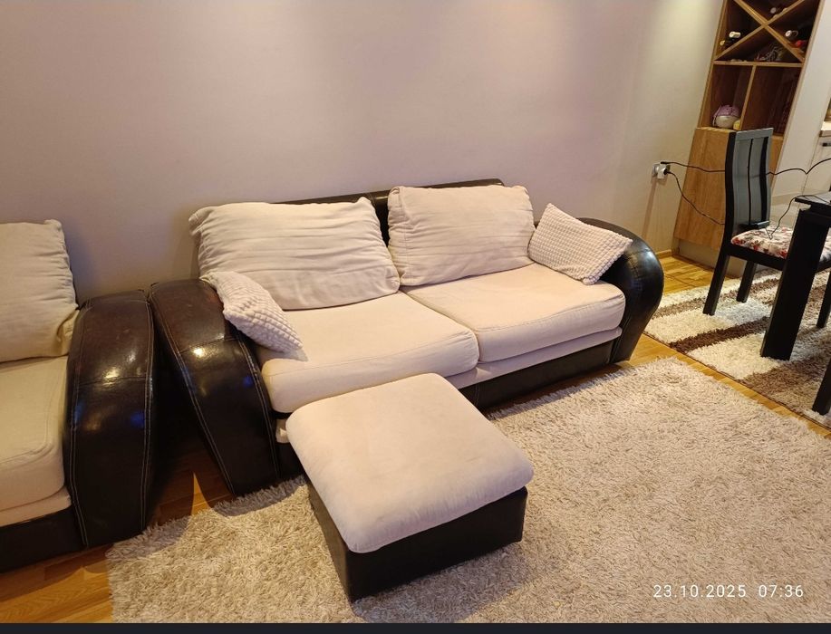 ЧЕРЕН ПЕТЪК – Диван 2-ка + фотьойл + табуретка от естествена кожа и те