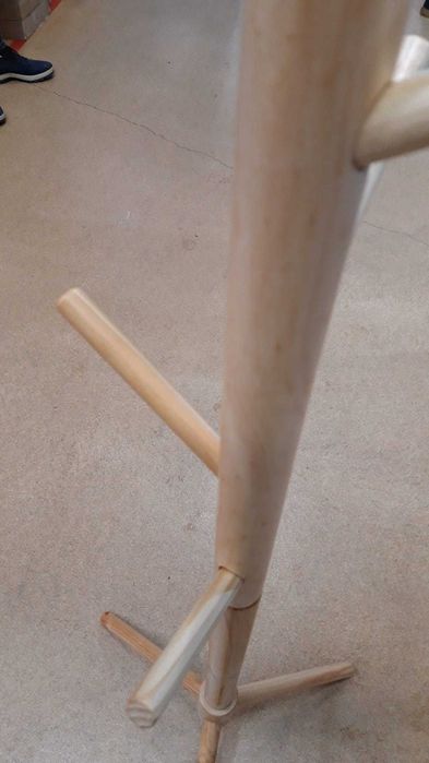 Cuier hol tip pom. Lemn. Culoare natur. 180 cm. Nou!
