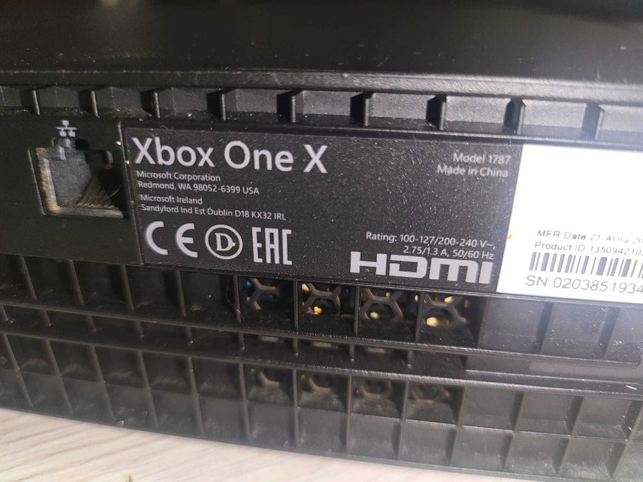Vand 2 Xbox-uri (ONE si ONE X)