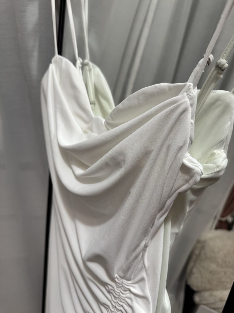 Rochie albă midi bodycon cu drapaje bretele subtiri Zara mărimea XS