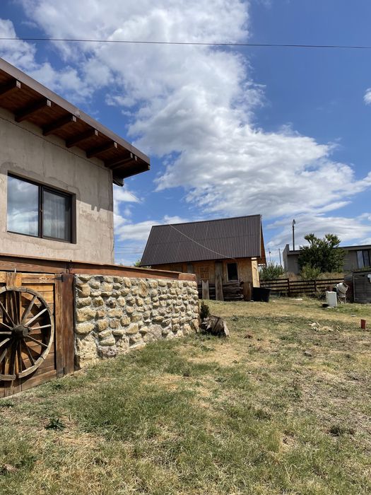 Teren intravilan 3000m cu  cabana in Jugureni Prahova