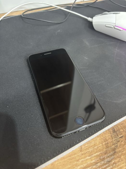 Продается Iphone SE 2020