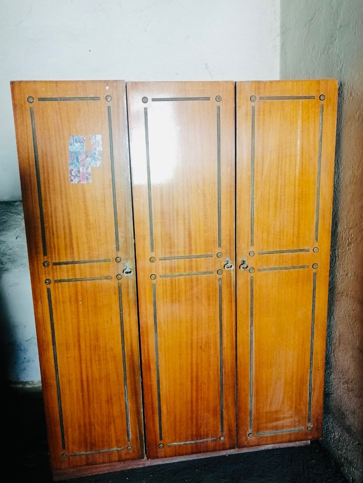 Продам шифоньер в хорошем состоянии