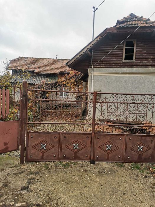 Vand casa sat Dealu Mare, com Buciumeni, jud. Dambovita